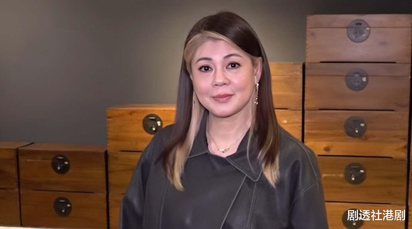 香港知名女星拒绝复出，经历严重车祸，不整容不医美至今单身