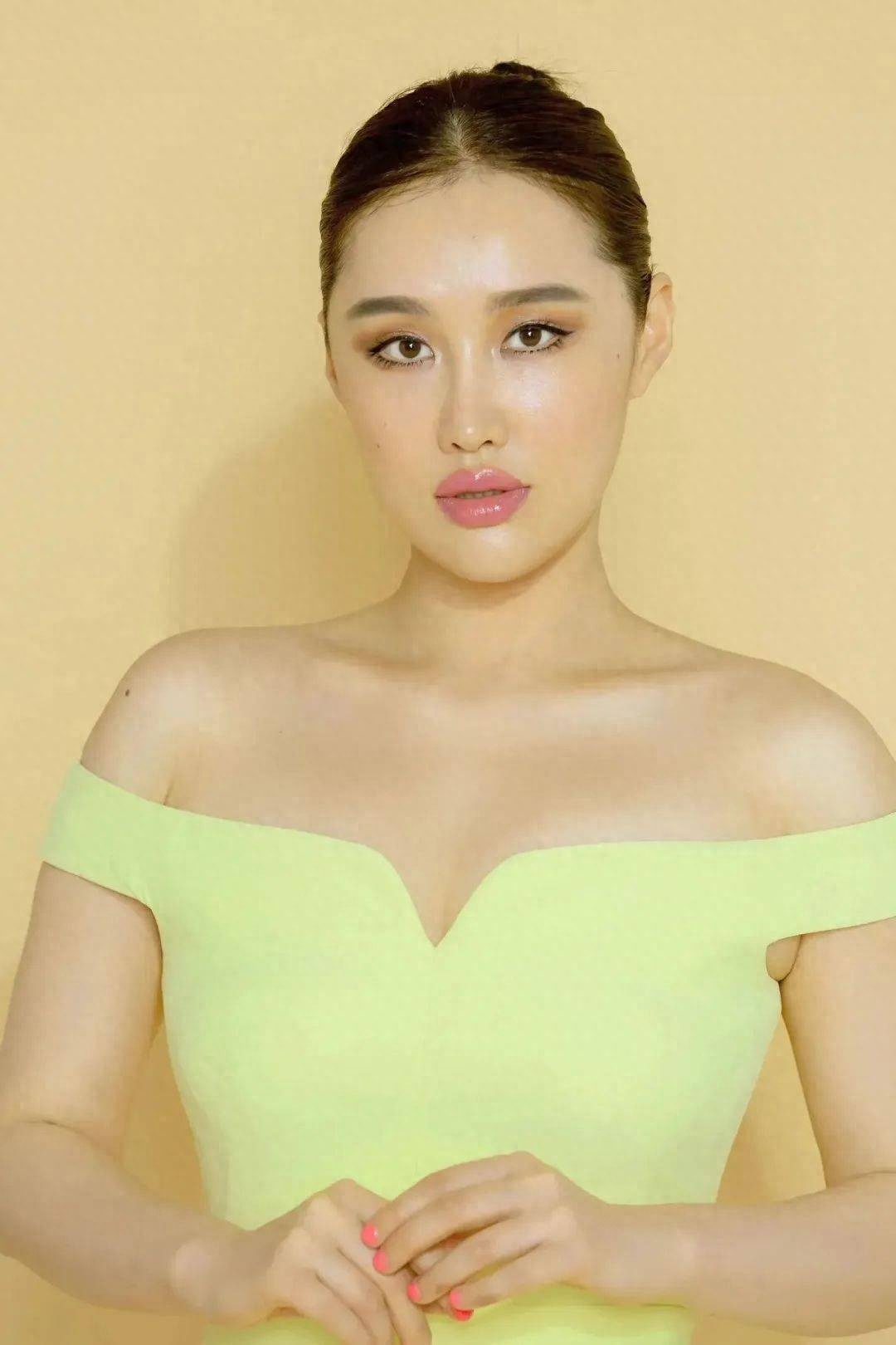 她是央视认证的大歌唱家，嫁大30岁二婚老头，如今周游世界很幸福