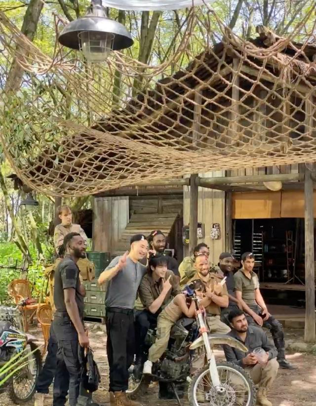 众星告别《韶华若锦》，包上恩千字长文，宋威龙、代露娃都播新剧