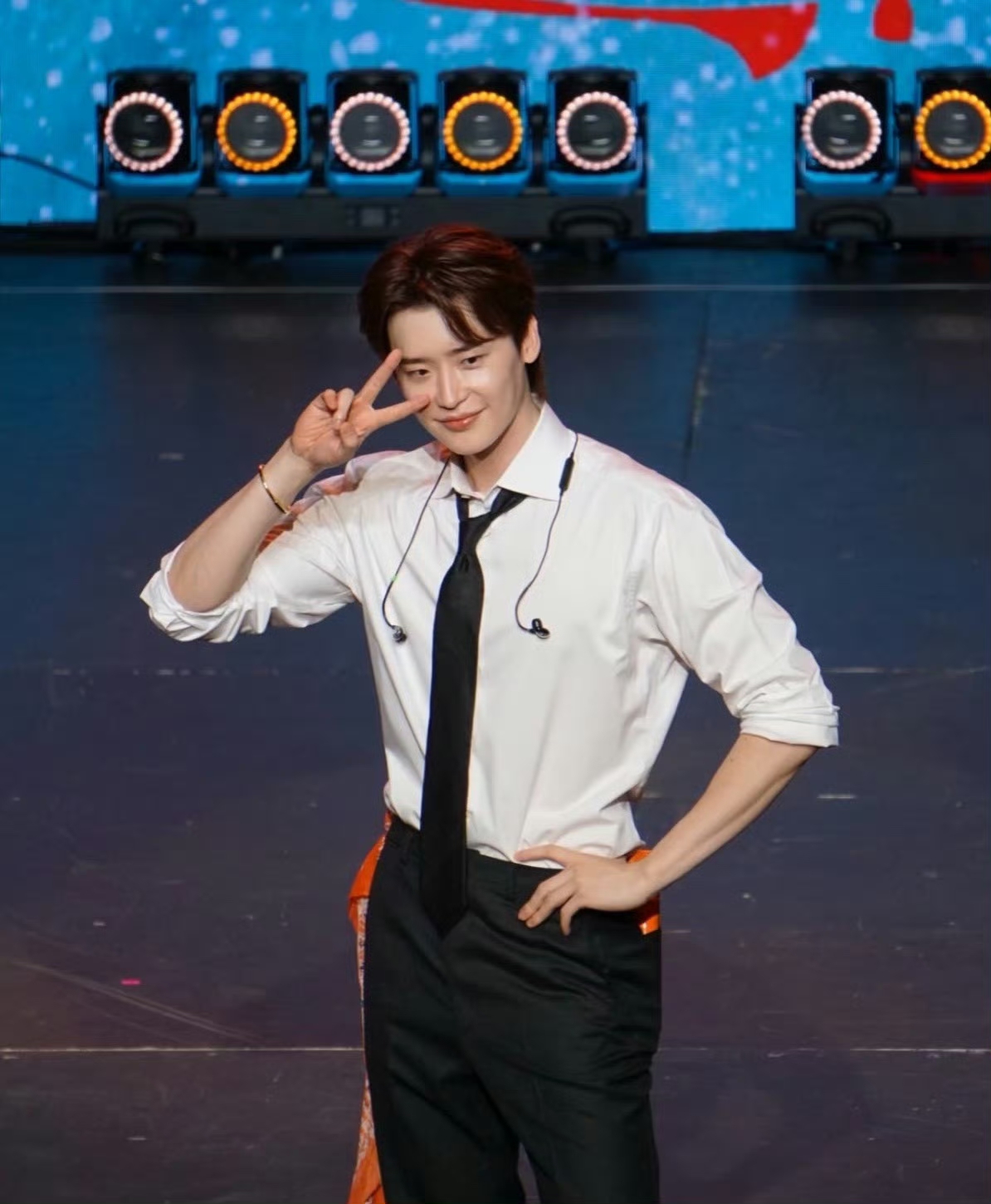 颜值回春杀疯了！李钟硕为何是无可替代的韩剧白月光