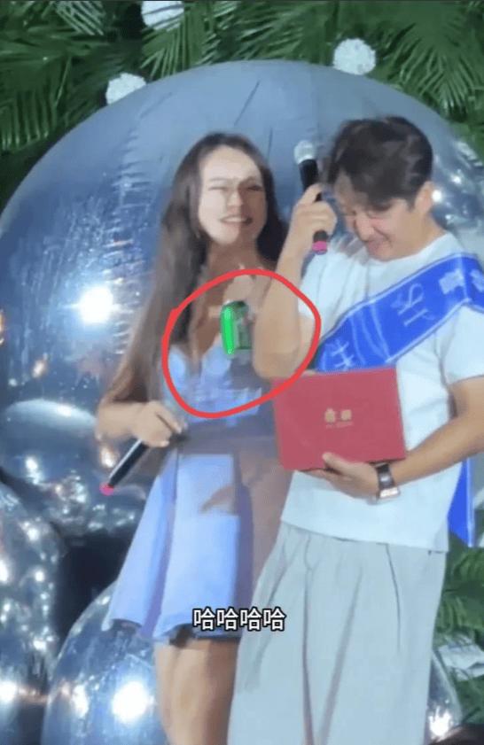 丢人！邹市明夫妇现身婚宴，冉莹颖膀大腰圆夜店风，拳王满脸嫌弃