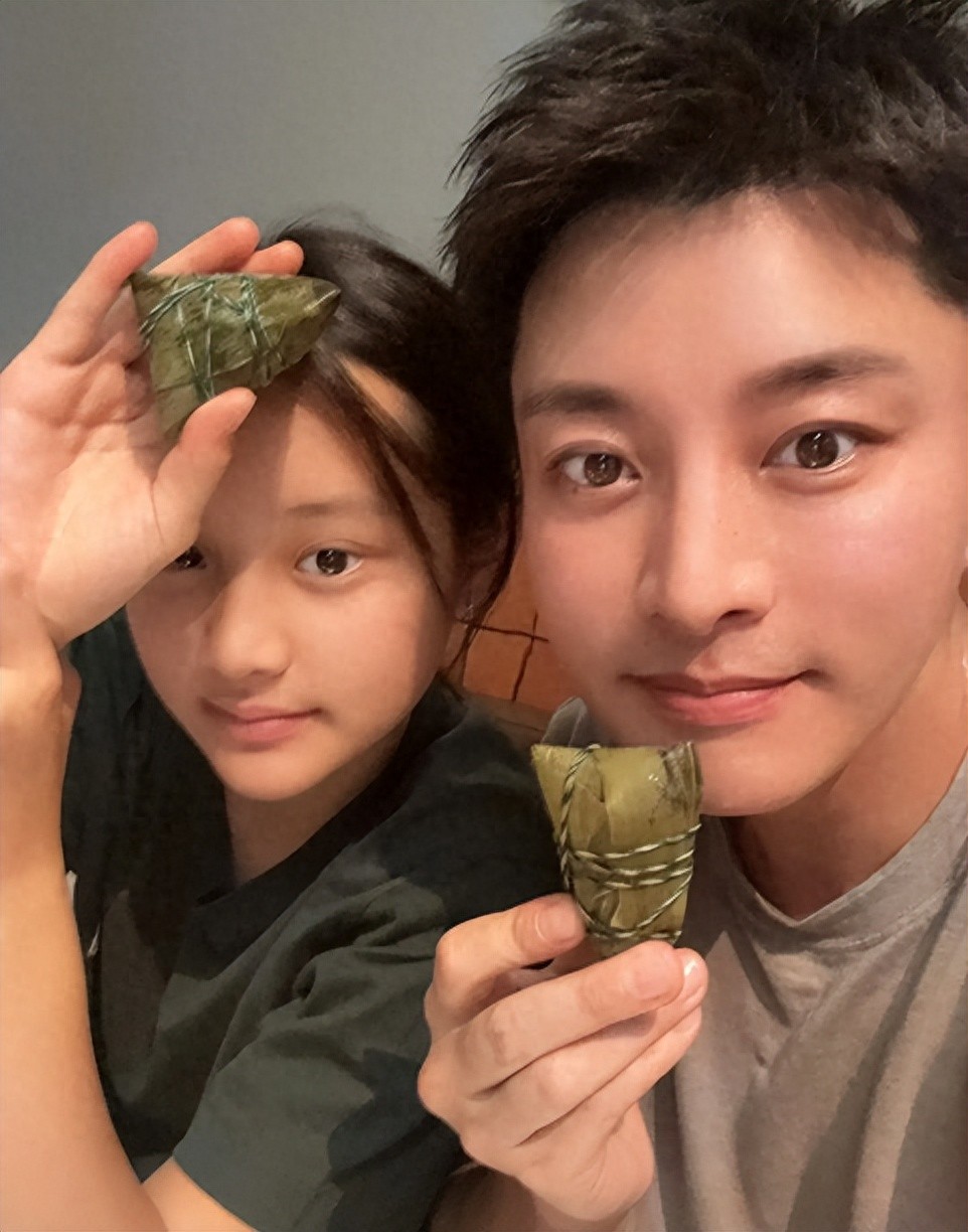 钱赚够了不装了？贾乃亮两招替甜馨挽回面子，还给董璇出了口恶气