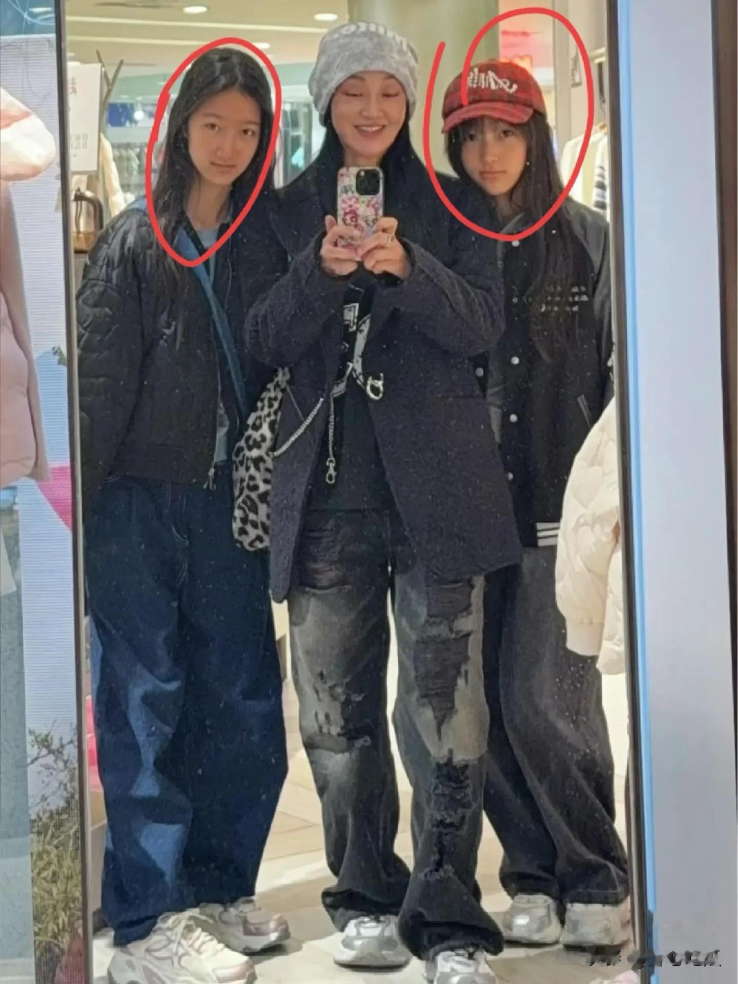 赵子琪带两个女儿逛街！长得都像爸爸路金波，母女三人像闺蜜一样