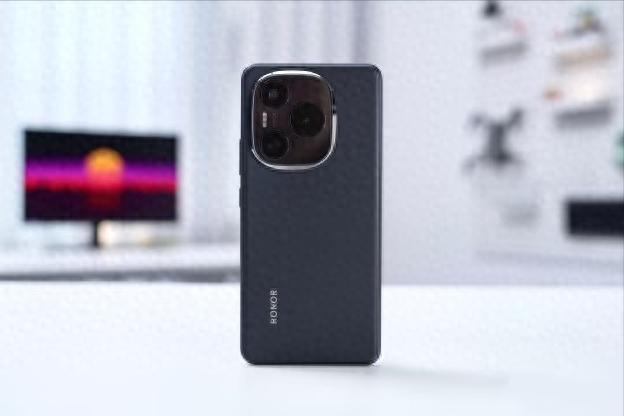 榮耀打響“價格戰”！十面抗摔+3840HZ+8000mAh+衛星通信