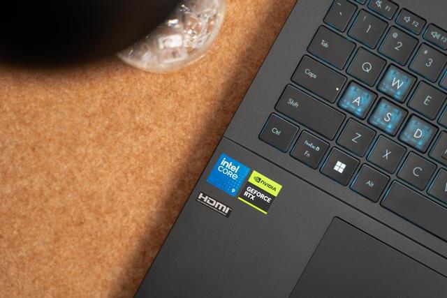 華碩無畏Pro16 2025體驗分享：一本全能，年輕人的多場景搭子