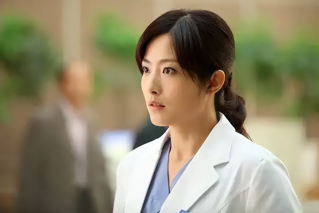 她不愿意被潜规则，演了近百部戏观众却叫不出她名字，42岁仍单身