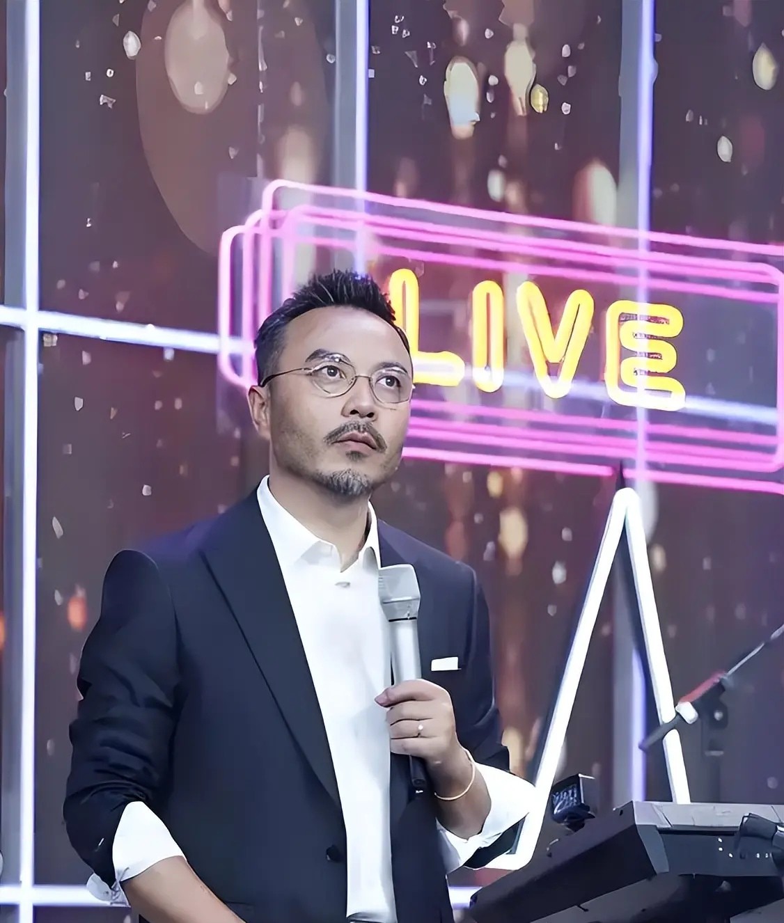 钱再多有什么用？汪涵夫妇如今的现状，给内娱所有夫妻提了醒