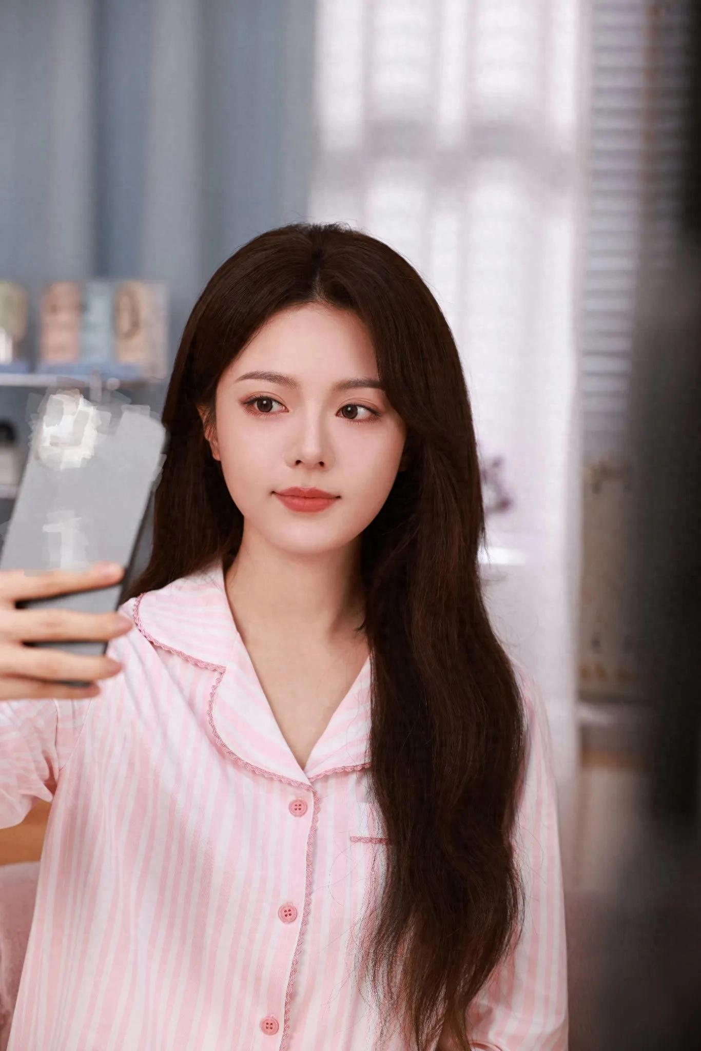 赵今麦睡衣代言美图