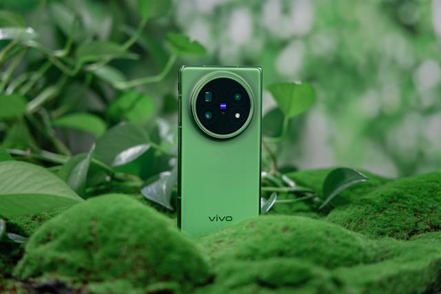更轻更强 vivo X Fold5【青松】图赏