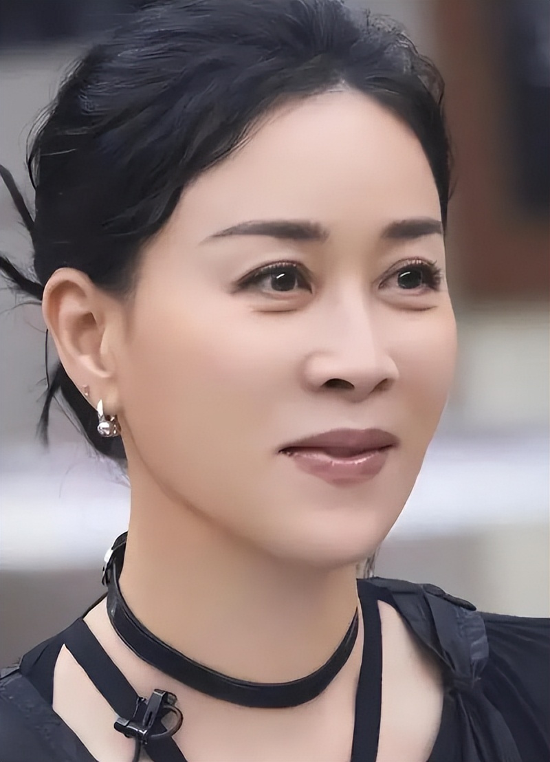 与孟桐结婚19年，那英已有3个明显变化，原来蔡国庆说的真没错