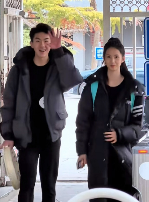 中戏北电艺考太火爆，郭涛儿子石头、小黛玉进复试，众多童星扎堆