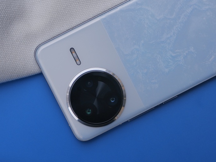 小米“急眼了”,16GB+512GB跳水1400元,高配旗舰降至“新低价”