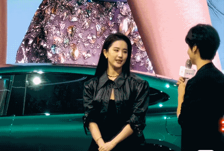 刘亦菲宣传华为新车,戴20万宝格丽很贵气,线下人气不高但带货强