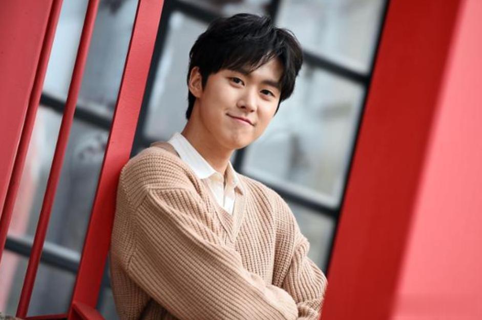 韩国男星拍戏中突发耳聋,剧组紧急停工送医,可能造成永久损伤