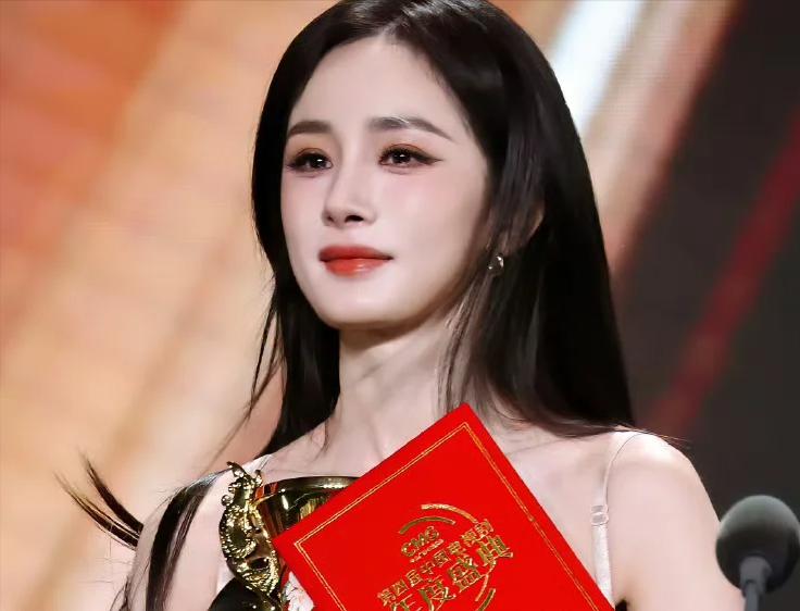 微博之夜阵容官宣：85花3人下桌，王一博和他太意外，杨幂成赢家