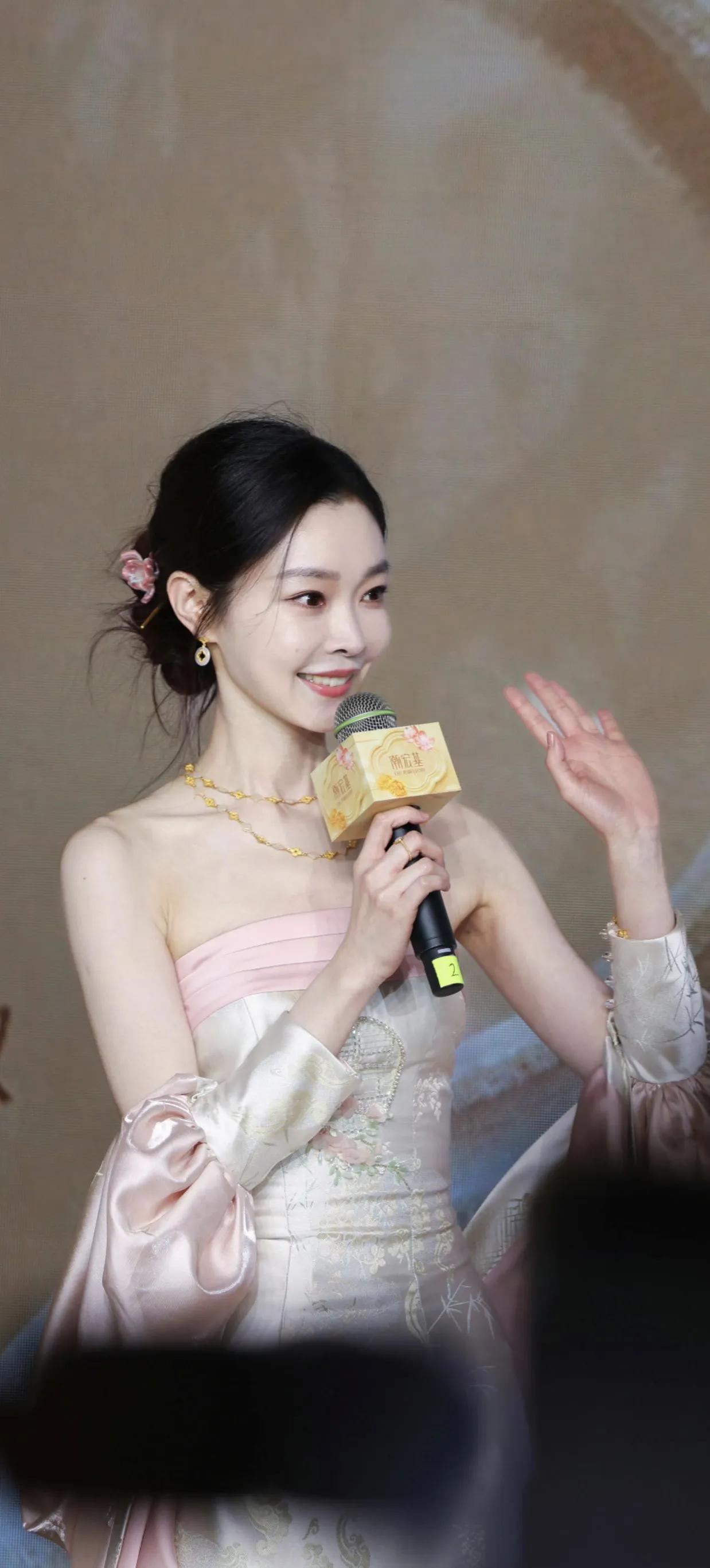 宋轶抹胸被赞东方美学巅峰，宋轶美图