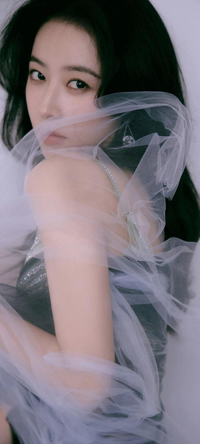 周雨彤,黑色银纱裙壁纸