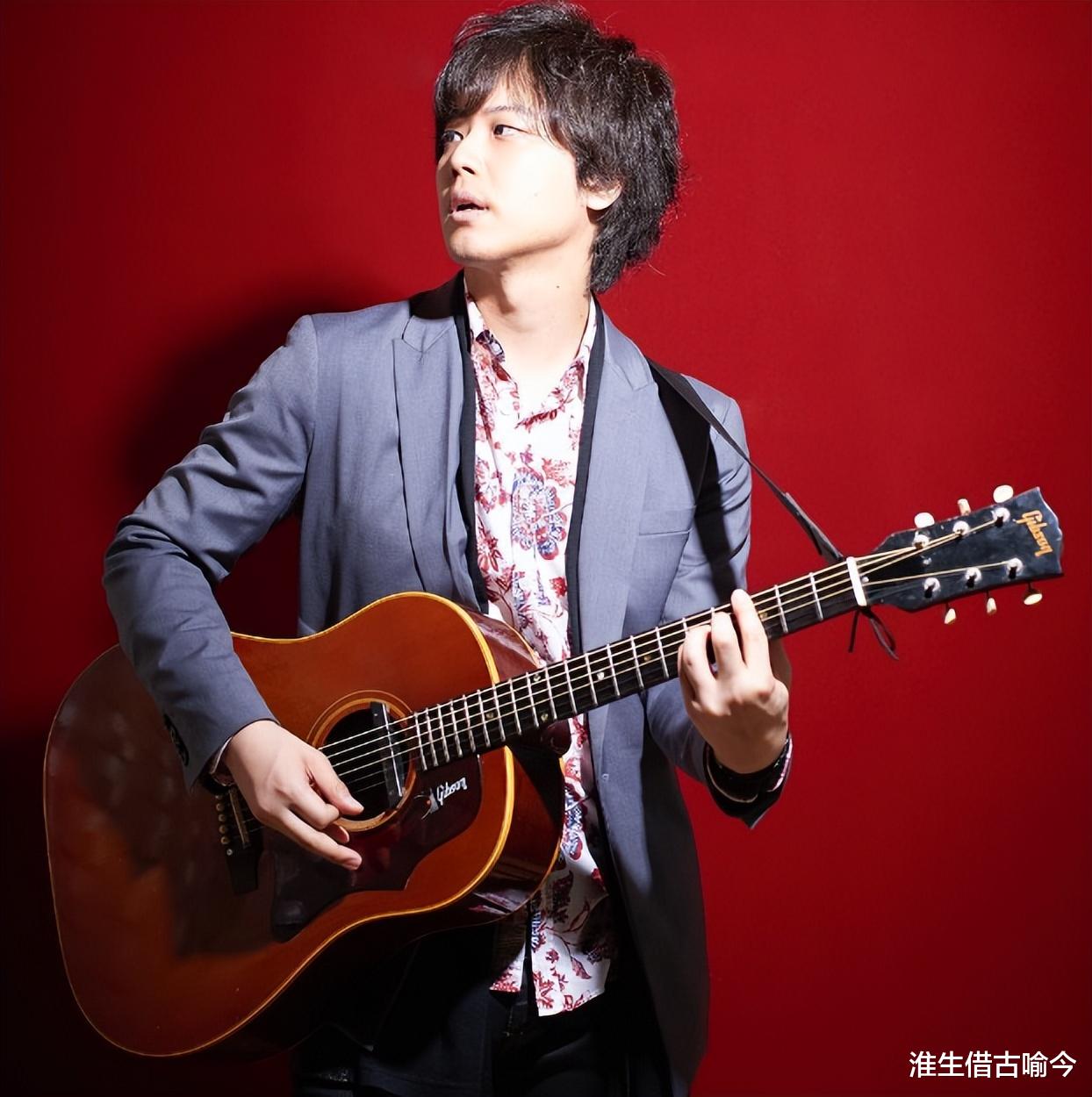 山口百惠的两个儿子：穿西装一个文雅一个英武，不输爸爸三浦友和