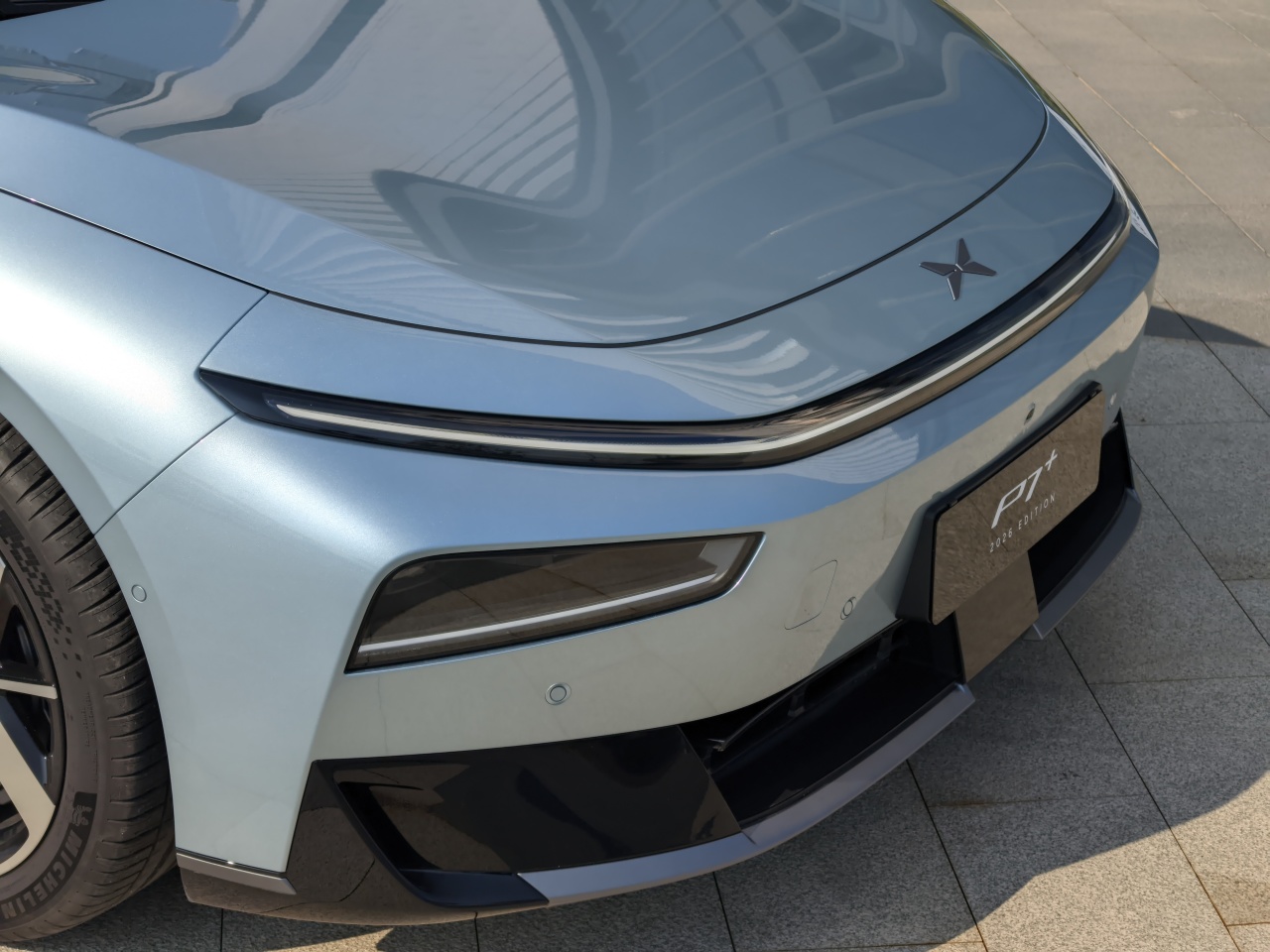 首试小鹏P7+超级增程版：外观更年轻、座舱更AI，底盘柔中带韧