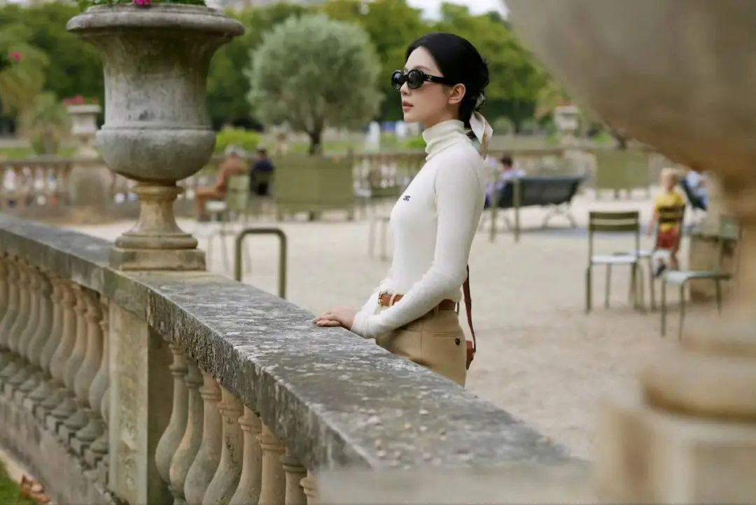 刘诗诗|法式高领穿搭火上热搜,松弛又矜贵,网友:高领的神!