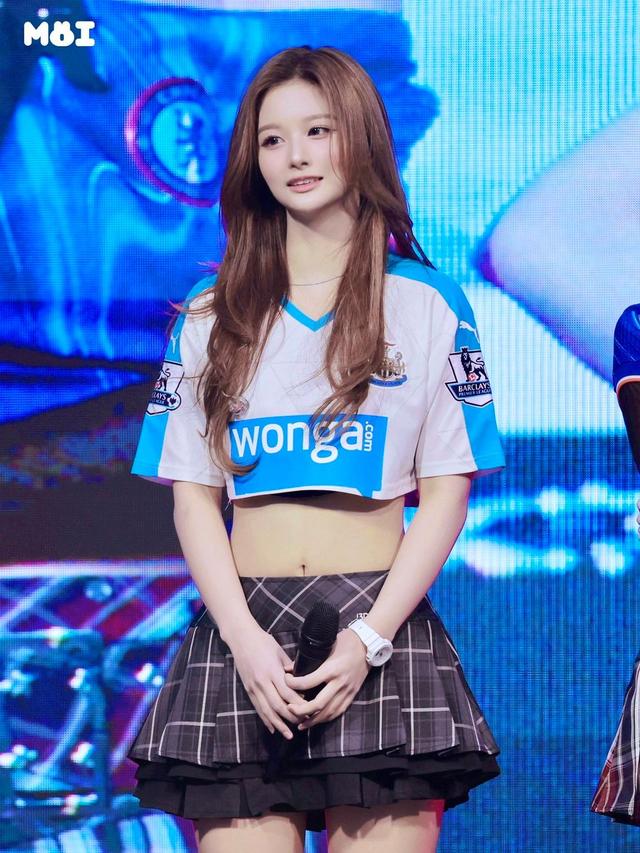 校庆女神直拍杀疯了!Karina封神,张员瑛美炸全场!