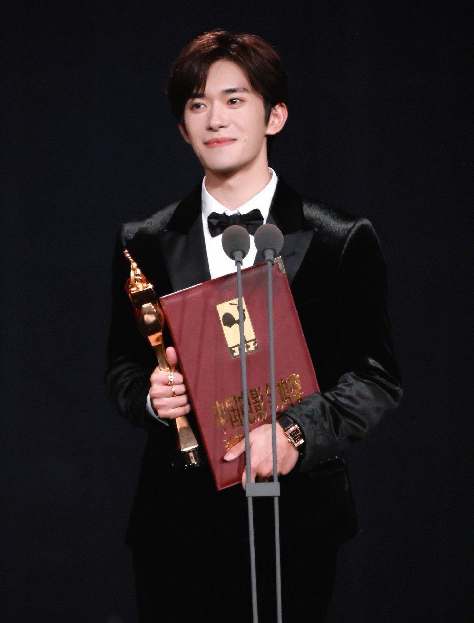 2025金鸡奖:宋佳二度封后遭质疑,易烊千玺成为首位00后影帝