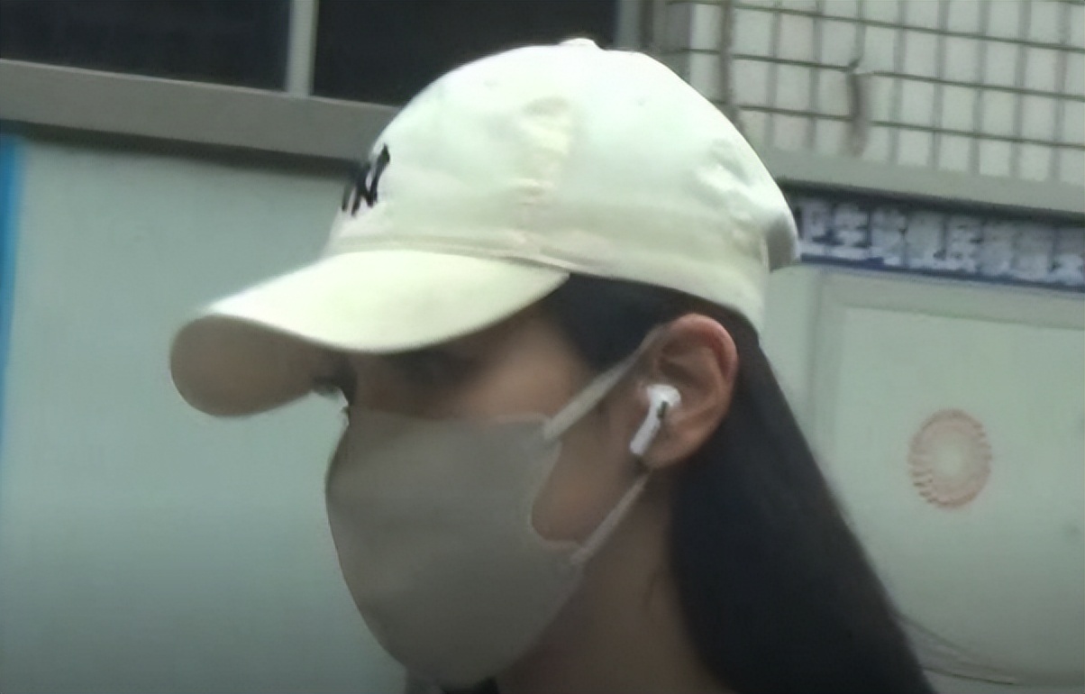 绿了张天爱，渣了古力娜扎，如今又曝新恋情，他到底有什么魅力？