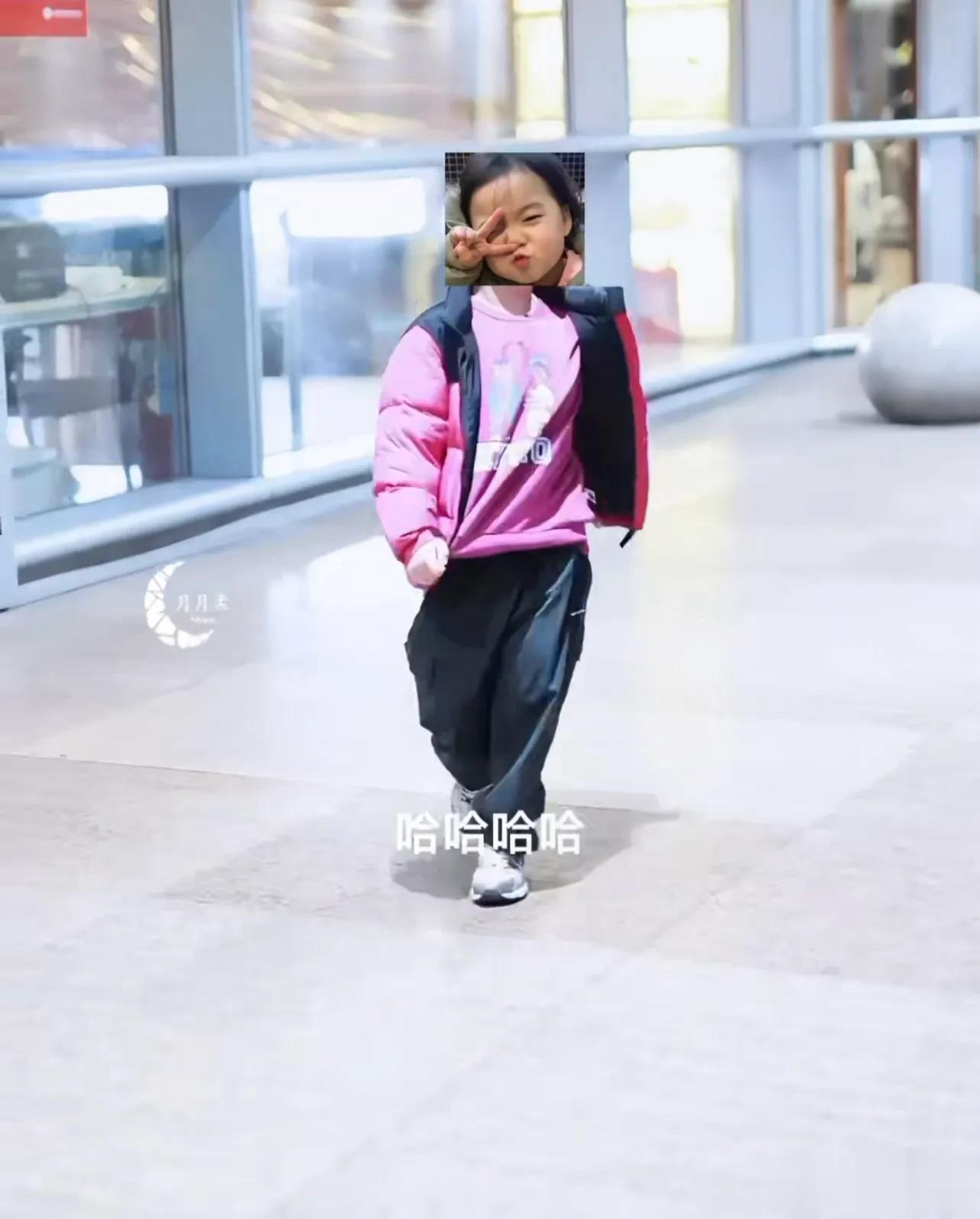 白百何带两个儿子现身!17岁大儿子长得像前夫陈羽凡,二儿子5岁