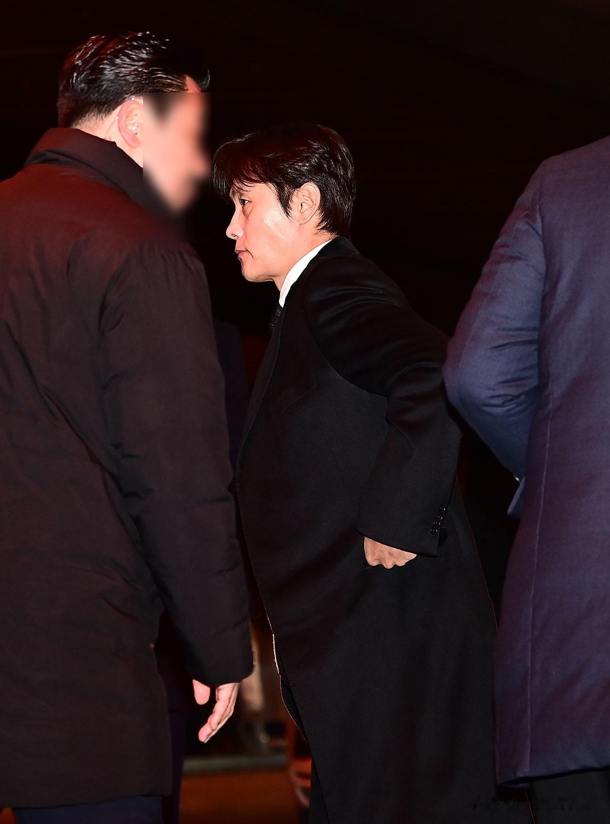 申敏儿金宇彬婚礼众星云集 捐助3亿韩元庆祝新婚 李秉宪高斗心捧场