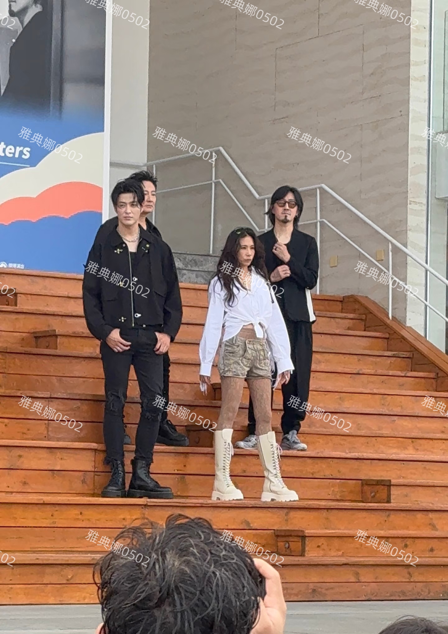 阿那亚偶遇莫文蔚本人好瘦气质好高级,美腿更是名不虚传又细又长