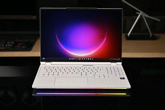 机械革命耀世16Ultra评测：长江存储PC411固态硬盘加持的性能魔兽