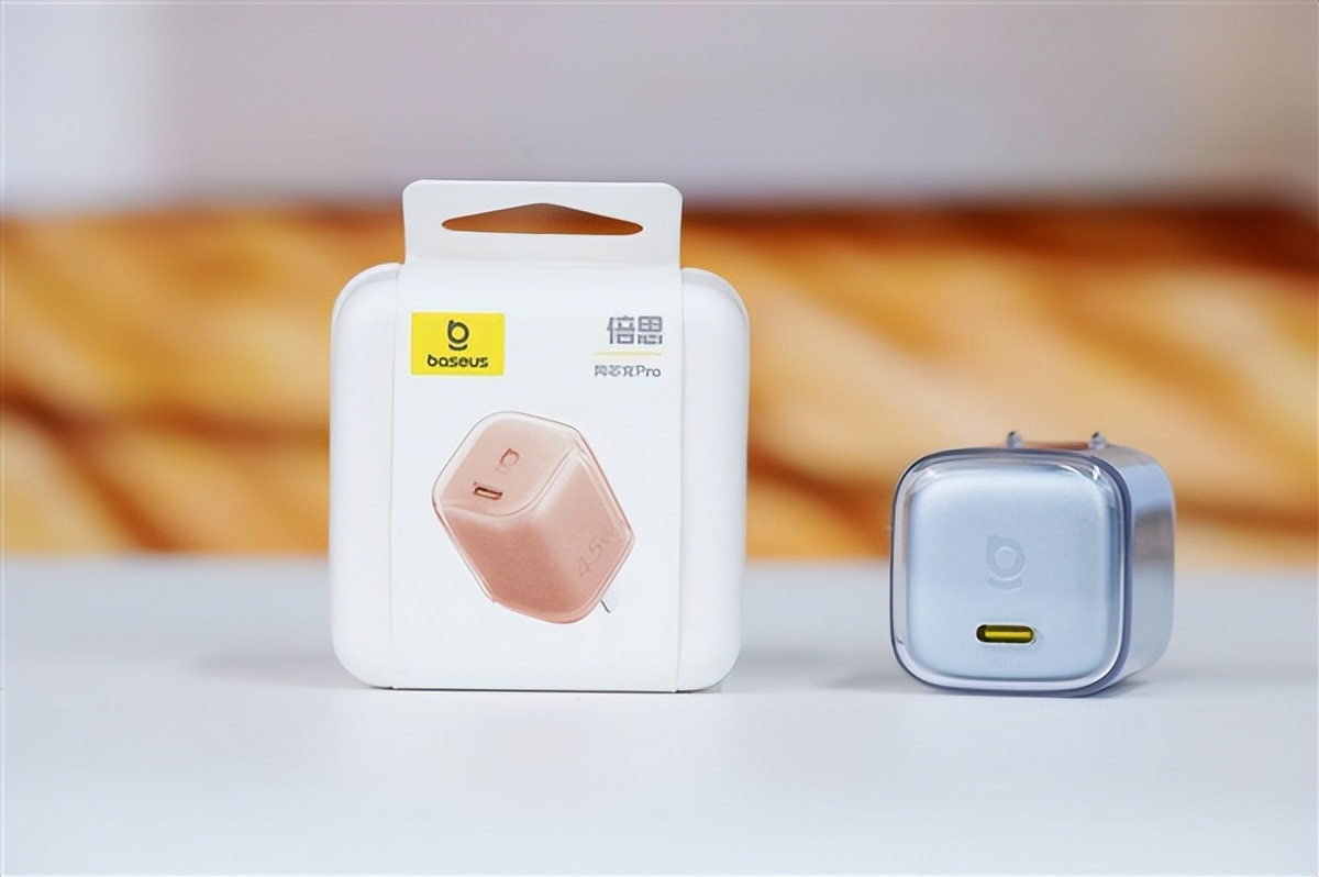 完美適配iPhone17全系快充！倍思同芯充Pro快充充電器套裝圖賞