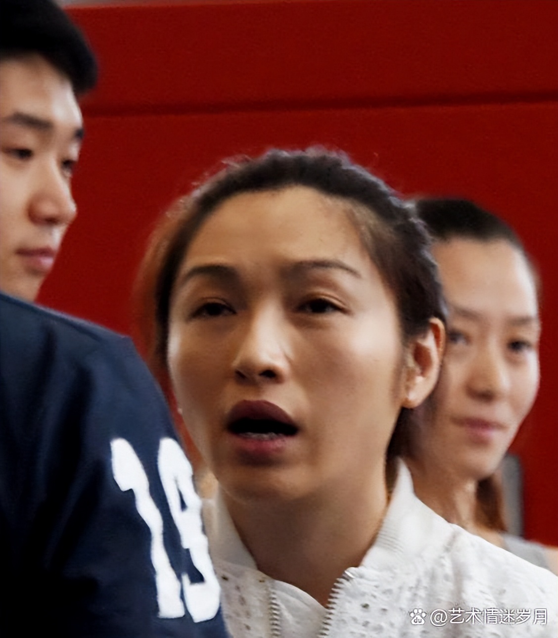 自愿当22年“保姆”，52岁冒险为古巨基生娃，现安稳享受阔太生活