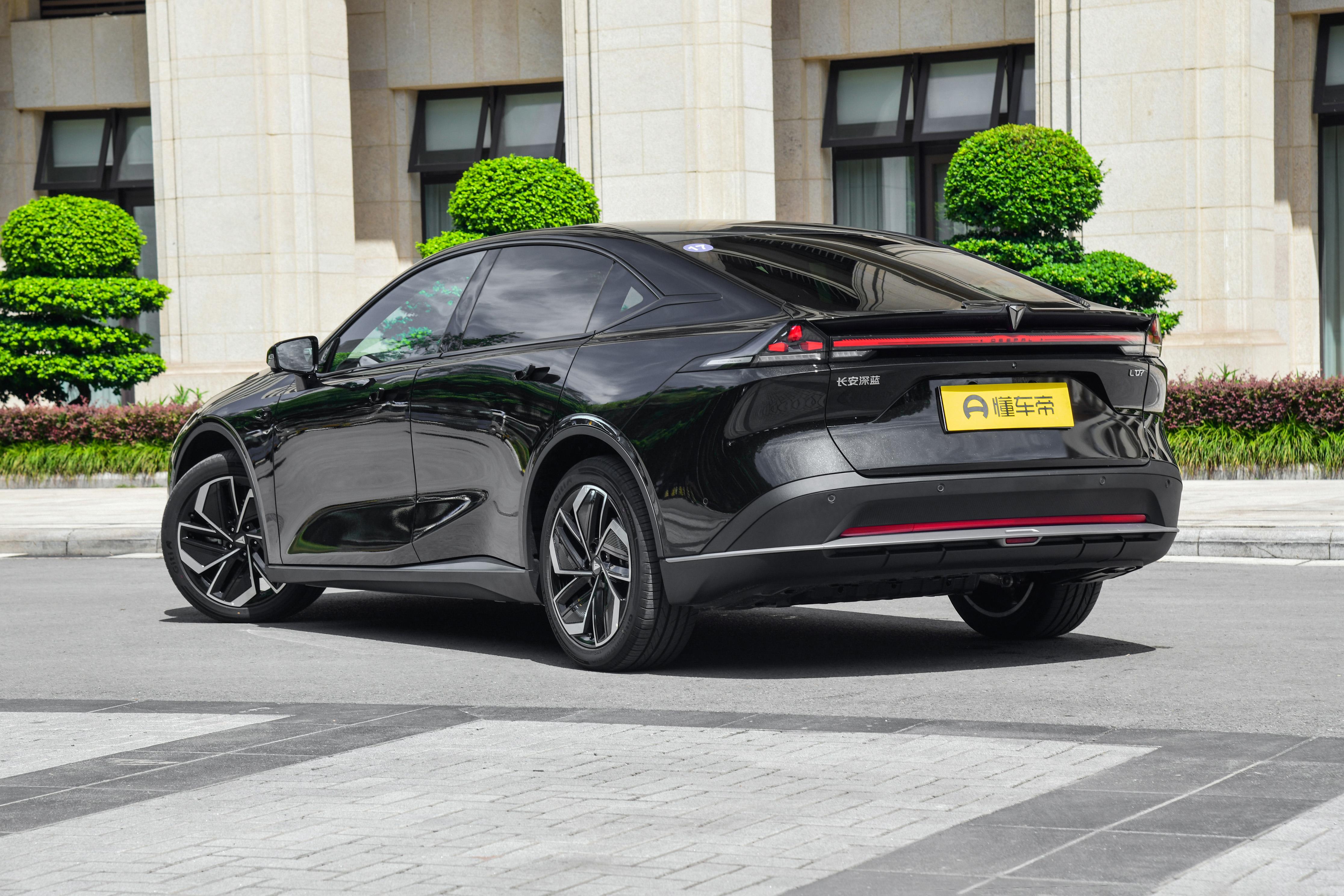 15万级增程SUV推荐!华为乾崑+高通8295芯片,配置高又实用