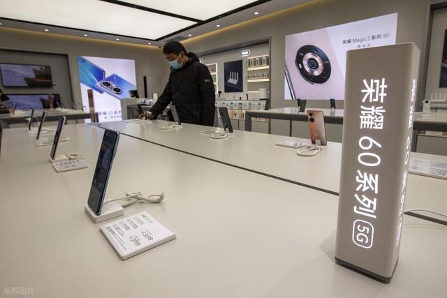 荣耀手机的影音赌局背后,却是赢下了内卷之后的幸存者!