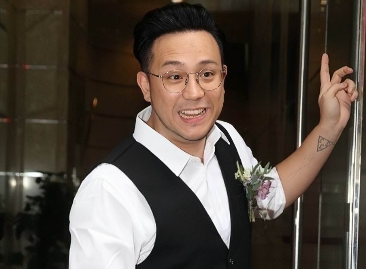 香港知名男星做搬运工养家,两鬓变白老态尽显,陷财困无稳定工作