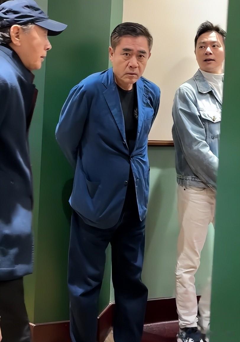 南京电影节这天：陈宝国合影冷脸，王奎荣无人理，张丰毅胡子拉碴