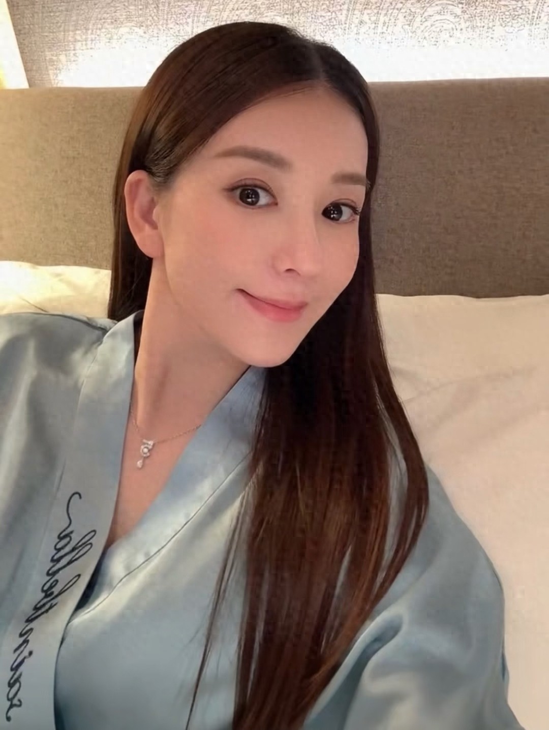 方媛上海购物被偶遇!生图个子矮小身形肥硕,溜肩驼背无名媛气质