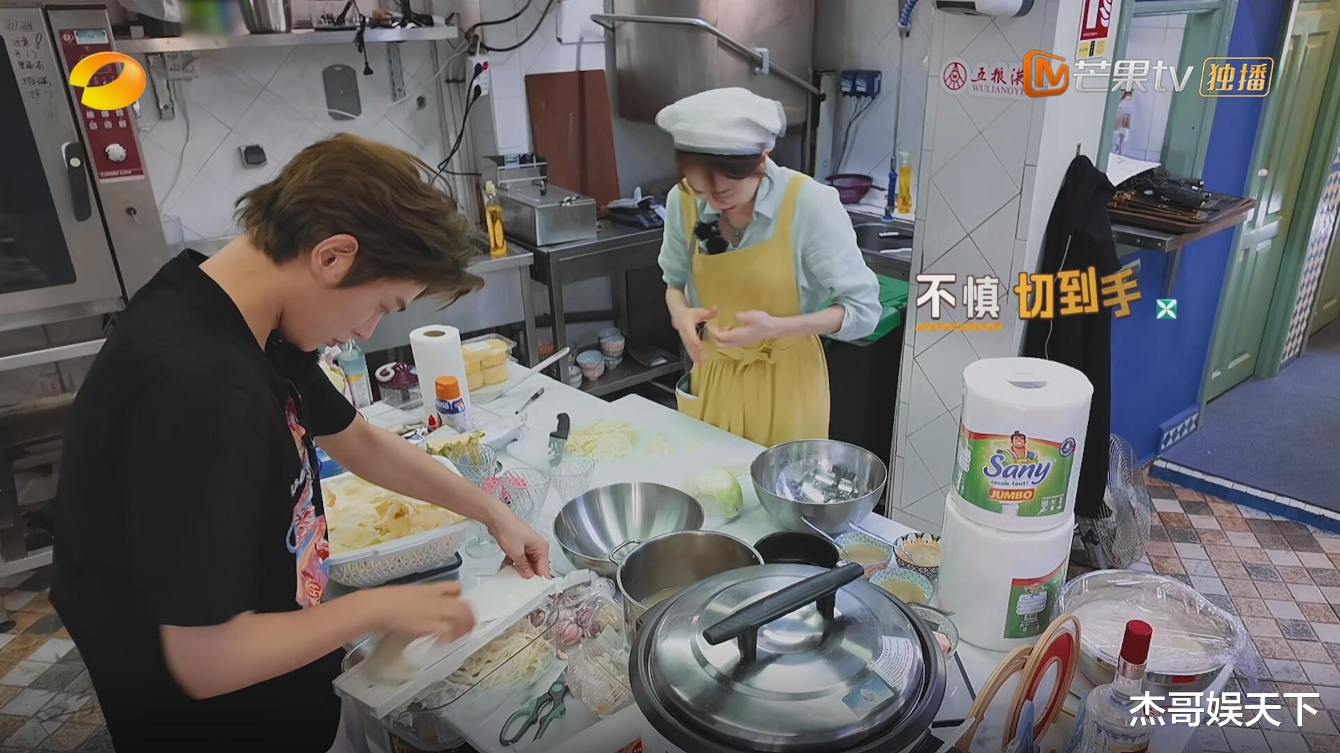 姜妍割自己的这一刀，让《中餐厅》彻底被打脸