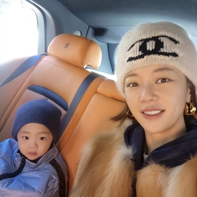 黄静茵透露和丈夫盲目结婚，生活不顺用疯狂购物排解，已掏空钱包