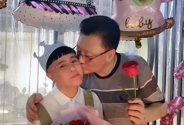 曝前央视“名嘴”王宁日本做大血净！61岁脸色发暗，疑肾脏有问题