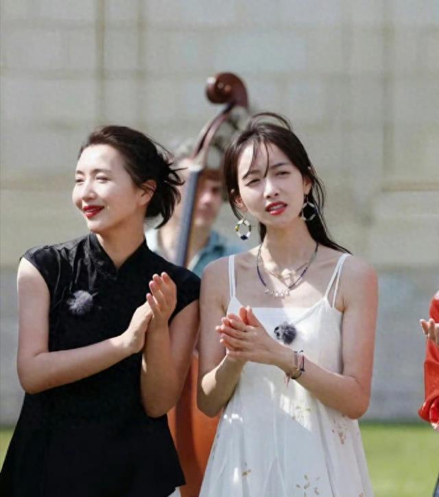 宋茜陈好大理度假！陈好穿V领身材太火辣，买衣服姐妹俩抢着付钱