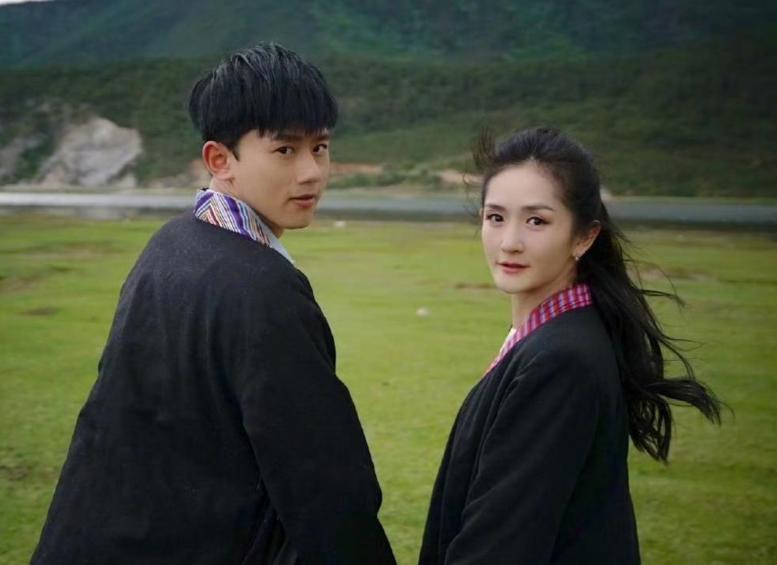 谢娜主持中国电影周年当天，央视六公主公开点名，刘烨的话应验