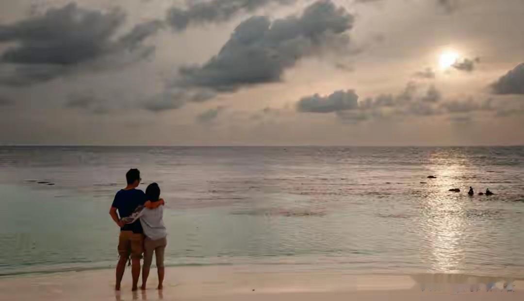 刘若英一大家北京团聚,婆婆超亲和,酷酷身高已和奶奶齐平