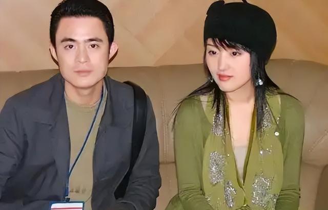 甜歌皇后杨钰莹，是一代人的青春记忆，歌声甜美人更甜