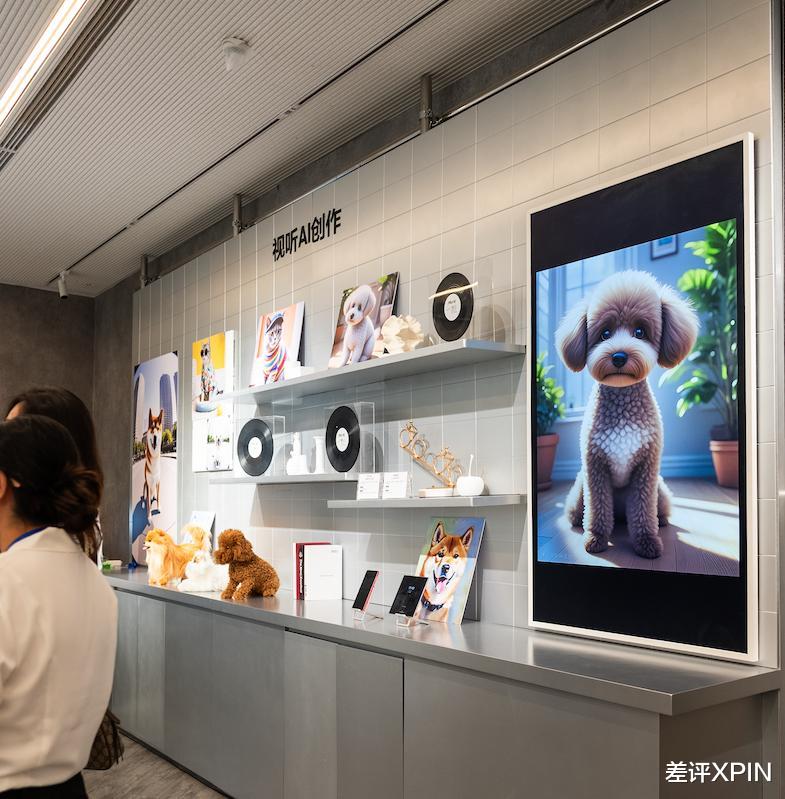 卷薄了机身接上了火山引擎,三星又秀了把怎么做折叠屏