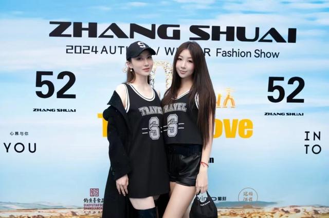 章子怡19岁侄女近照，长得漂亮气质出众，顶级美貌媲美女明星