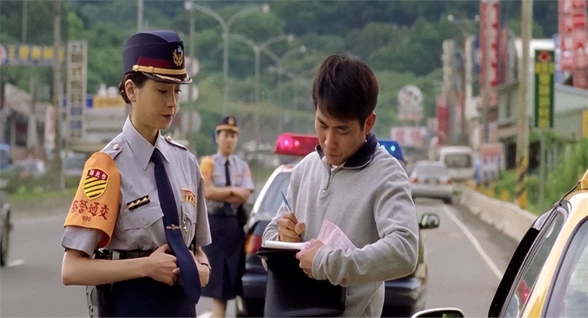 57岁屈中恒和Vicky租房住，4个女儿挤一屋，夫妻开便当店赚生活费