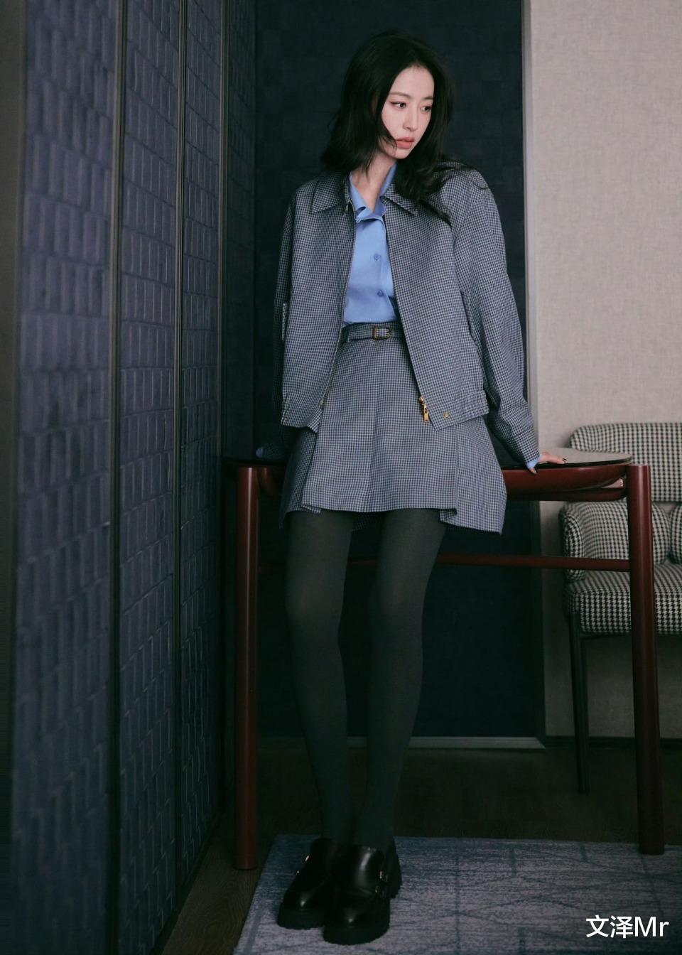 周雨彤的格纹套装,简约时尚,普通人能抄的作业