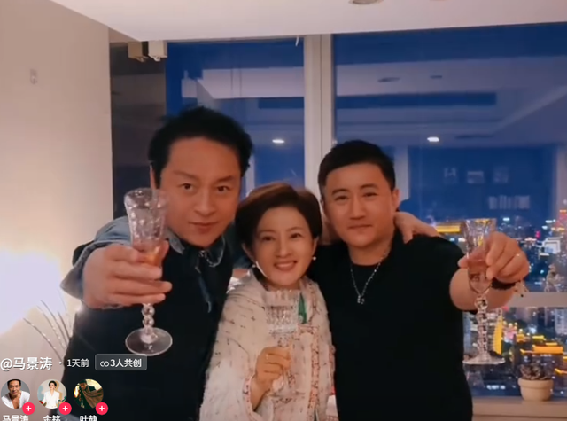 45岁金铭和45岁叶静现状：一个没男友享受孤独，一个未婚事业有成